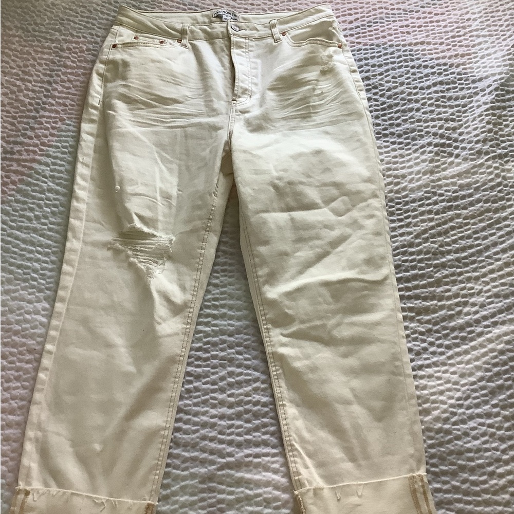 (NWOT)Women’s Cream Distressed Straight-Leg Jeans